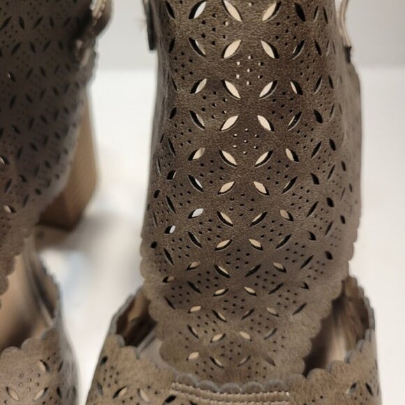 Maurices "Emilia" SZ 8 Taupe Perforated Block Heels Open Toe Sling Back Neutral - Picture 8 of 12
